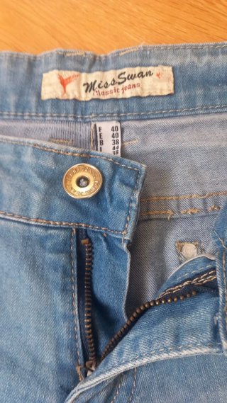 Shorts vaqueros desgastados con lentejuelas