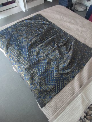 Falda estilo tailandés azul y gris