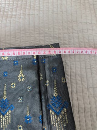 Falda estilo tailandés azul y gris
