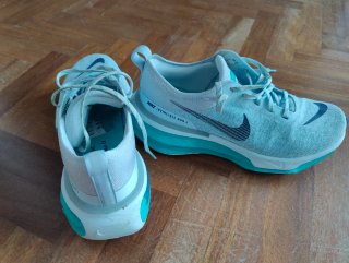 Nike Invincible Run 3 Gris/Turquesa