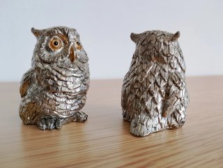 Coppia di gufi vintage in metallo argentato Wolf Sigodelux