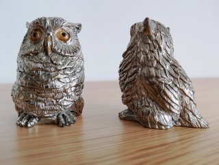 Coppia di gufi vintage in metallo argentato Wolf Sigodelux