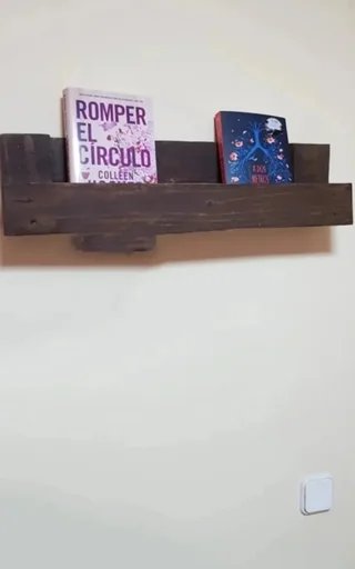 Estantería Rústica de Madera
