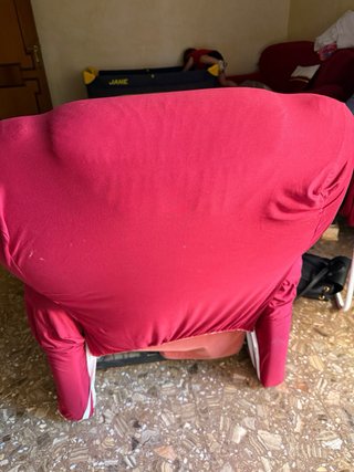 Sillón reclinable rojo