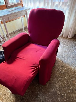 Sillón reclinable rojo