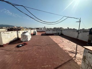 Bebederos y comederos para gallinas y pollos