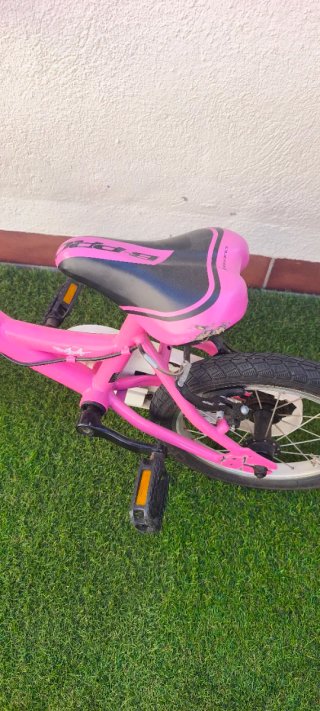 Gratis. Patinete infantil rosa Bici talla 14.