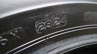 NEUMATICO 215/60R17