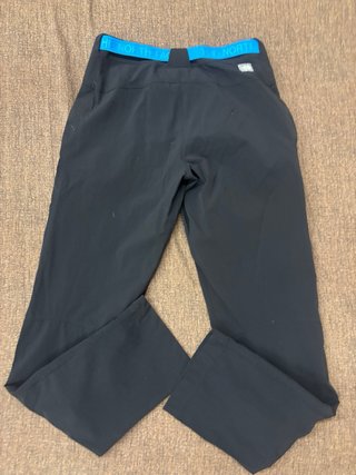Pantaloni The North Face neri con cintura blu