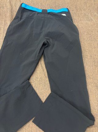 Pantaloni The North Face neri con cintura blu