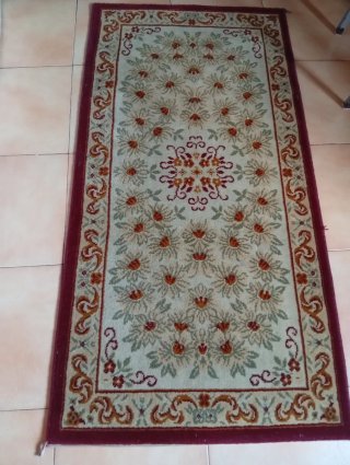 Alfombra vintage beige y roja