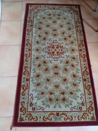 Alfombra vintage beige y roja