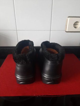 Botines negros forrados talla 39