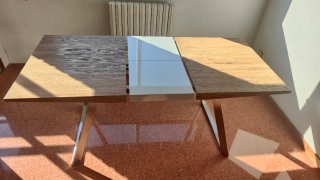 Mesa de salón comedor moderna madera y metal