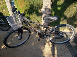 Bicicleta Negra con Cesta