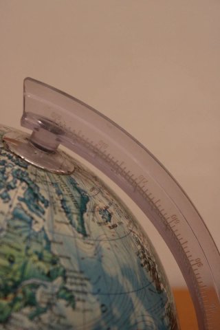 Mappamondo luminoso fisico-politico