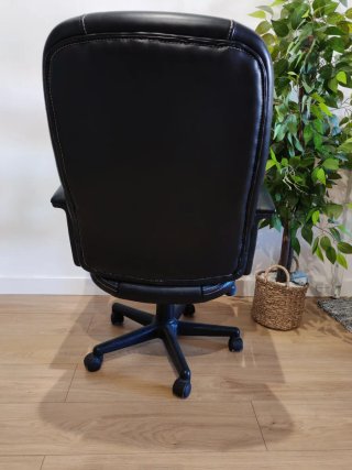 Silla de oficina giratoria negra