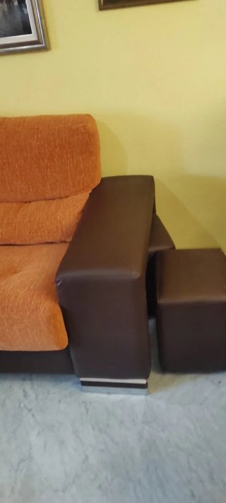 Conjunto de Sofás 3+2 plazas y 4 taburetes