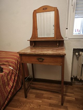 Tocador antiguo madera y mármol