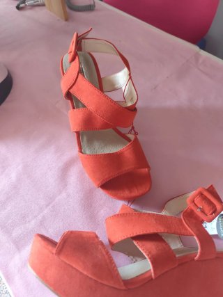 Zapatos de tacón rojos para mujer