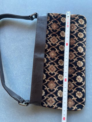 Bolso de mano polipiel y terciopelo