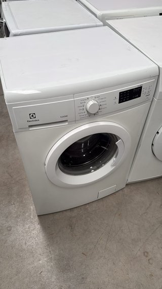 Lavadora Electrolux A+++ 8 kg 2a Mano blanco