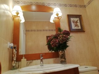 Mueble de baño madera y mármol