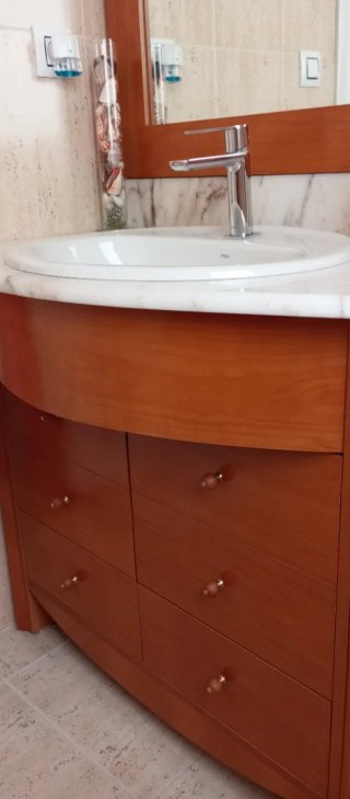 Mueble de baño madera y mármol