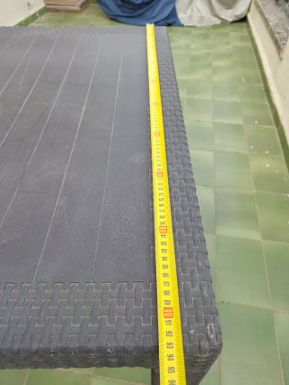 Mesa de terraza de plástico negra