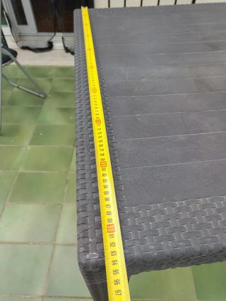 Mesa de terraza de plástico negra