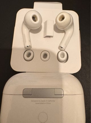 AirPods Pro con casa. Original Apple.