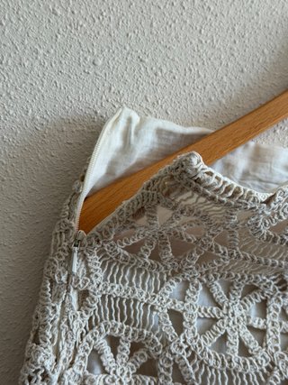 Falda mini de crochet beige