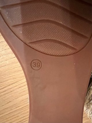 Sandalias Alma en Pena Beige y Doradas