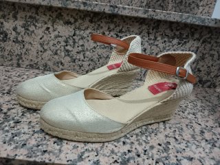 Alpargatas cuña doradas Talla 38