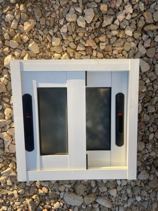 Ventana pequeña de aluminio