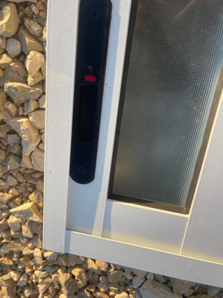 Ventana pequeña de aluminio