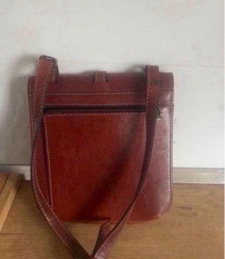 Bolso bandolera de piel marrón
