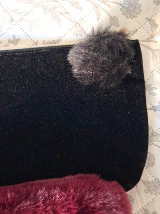 Bolsos de mano negros y burdeos