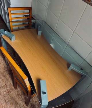 Mesa cristal patas madera + 2 sillas regalo