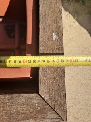 Portavasi in legno e terracotta negoziabile