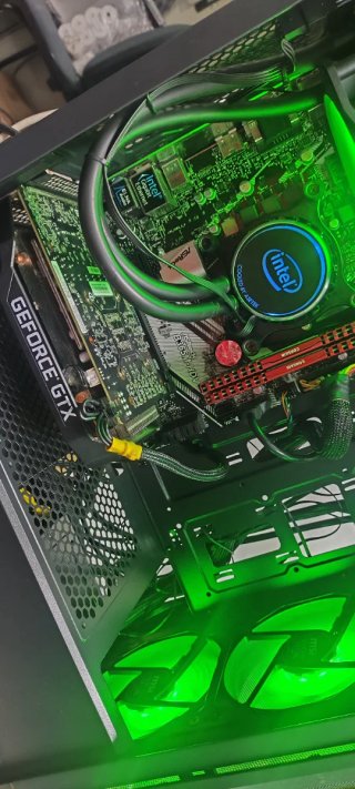 PC Gaming  Core i7 9700 ,GTX 1660s