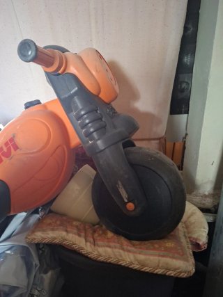 Moto infantil Givi naranja