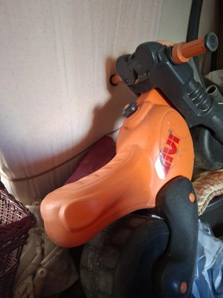 Moto infantil Givi naranja