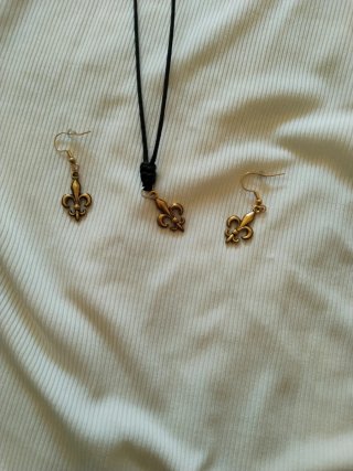 Conjunto collar y pendientes flor de lis