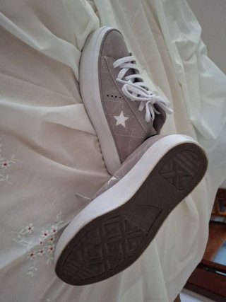 Converse Beige y Blancas