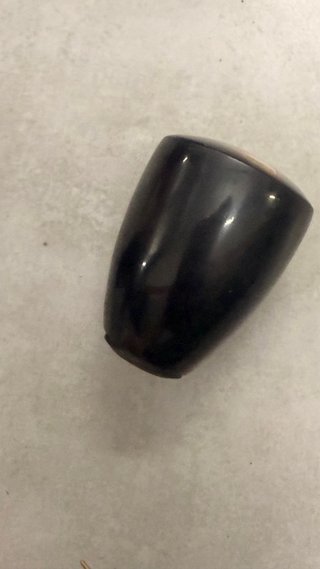 Pomoy de coche con diseño de gato negro