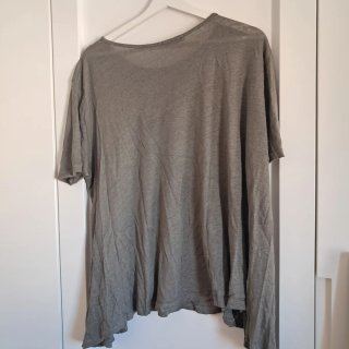 Camiseta verde militar holgada El mundo al revés