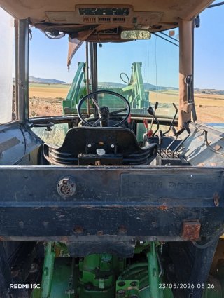 Tractor John Deere 3350 con pala averiado