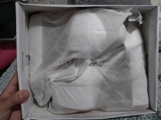 Zapatos de tacón blancos con perlas