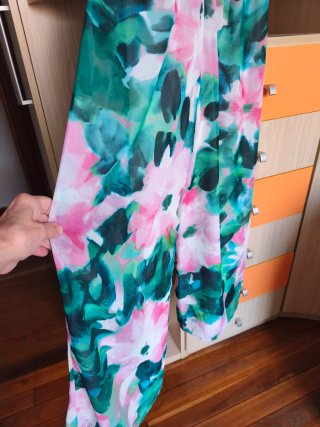 Mono largo Zara floral con etiquetas